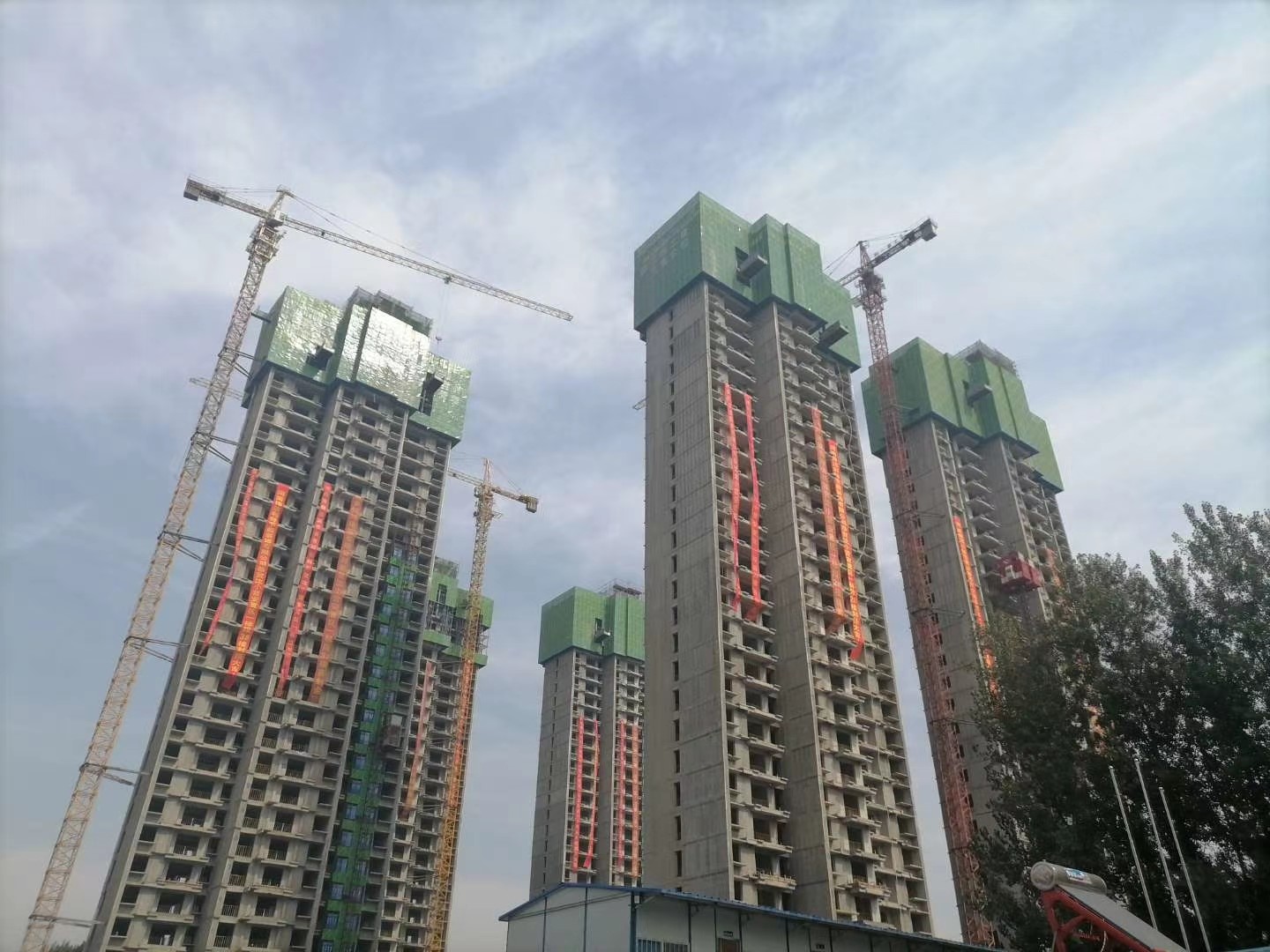 沈小营安置区施工工程(一标段)顺利通过新乡市建筑工程质量标准化示范工地(结构阶段)验收